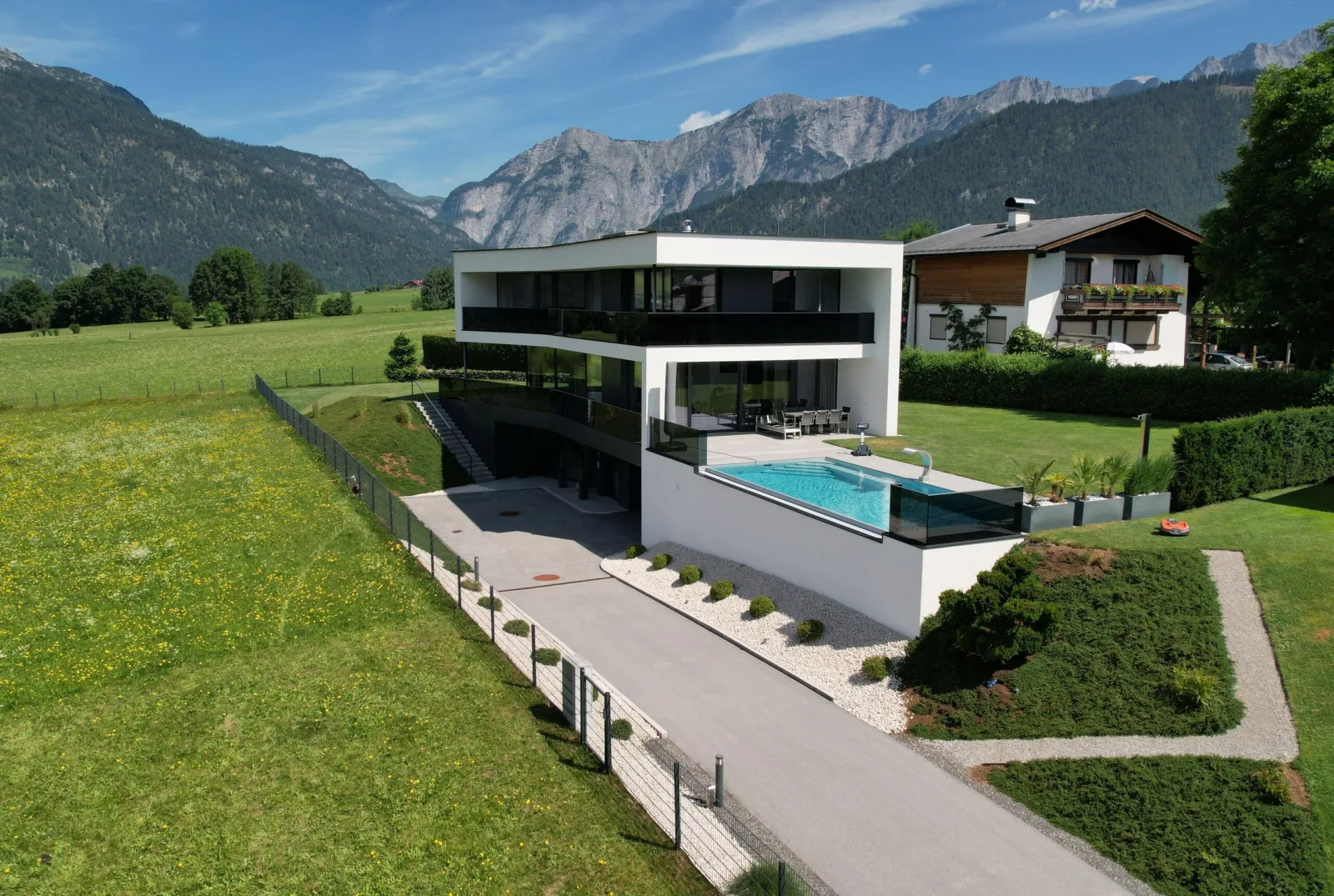 THE ELEGANCE - moderne Villa mit Weitblick