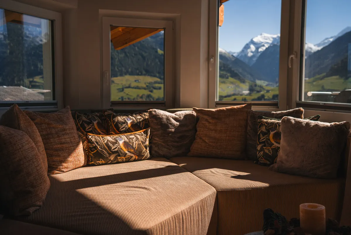 Exklusives Wohnen in traumhafter Hanglage – Moderne Doppelhaushälfte mit Panoramablick