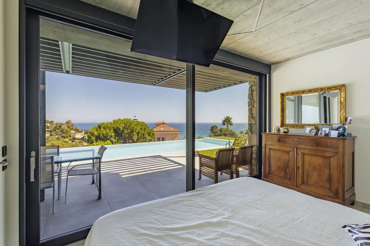 Moderne Villa mit spektakulärem Infinity-Pool