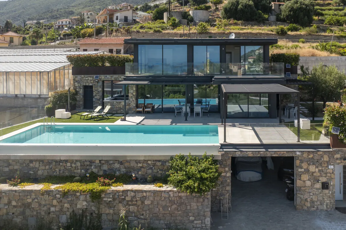 Moderne Villa mit spektakulärem Infinity-Pool 1