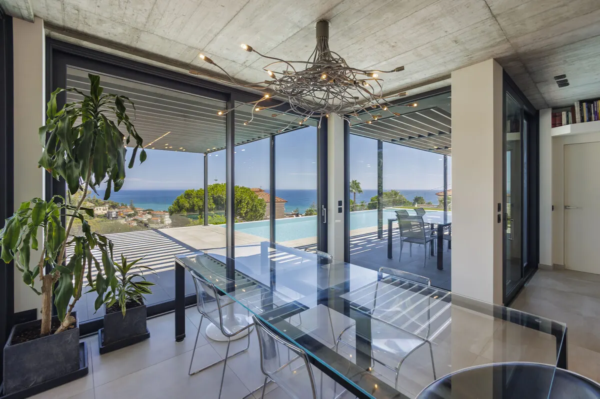 Moderne Villa mit spektakulärem Infinity-Pool