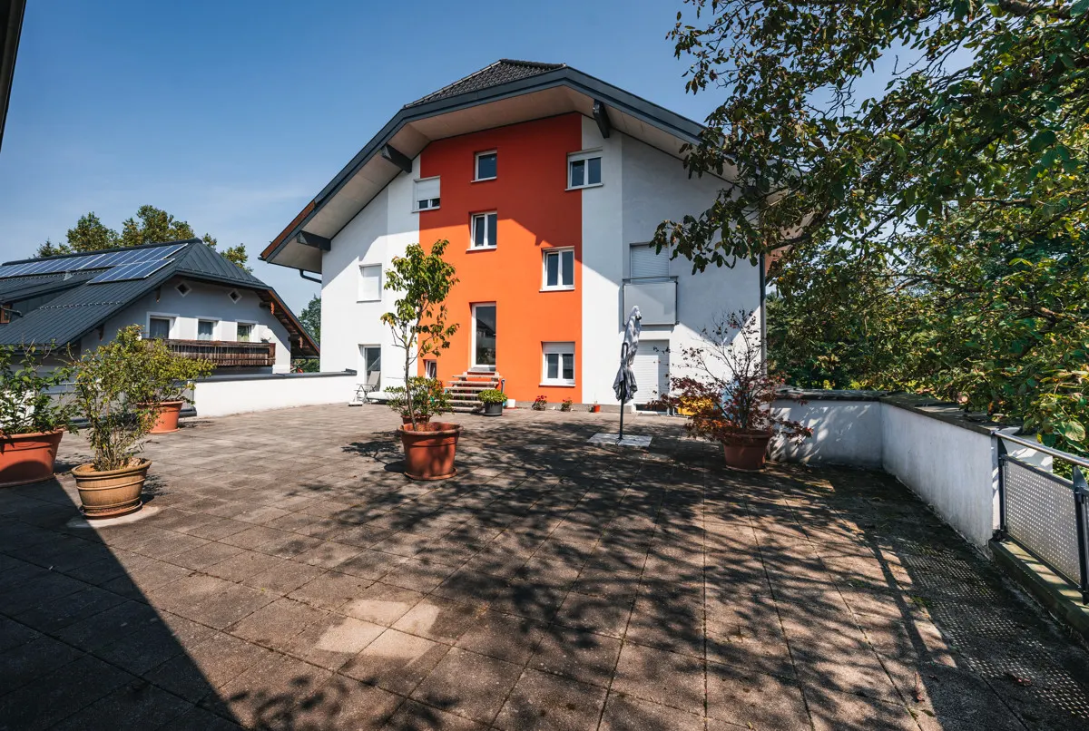 FACETTENREICH - Wohn- und Geschäftshaus in Anif