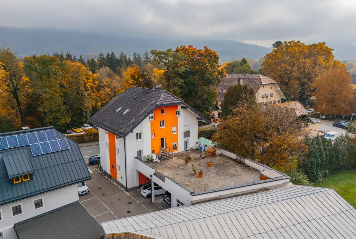 FACETTENREICH - Wohn- und Geschäftshaus in Anif