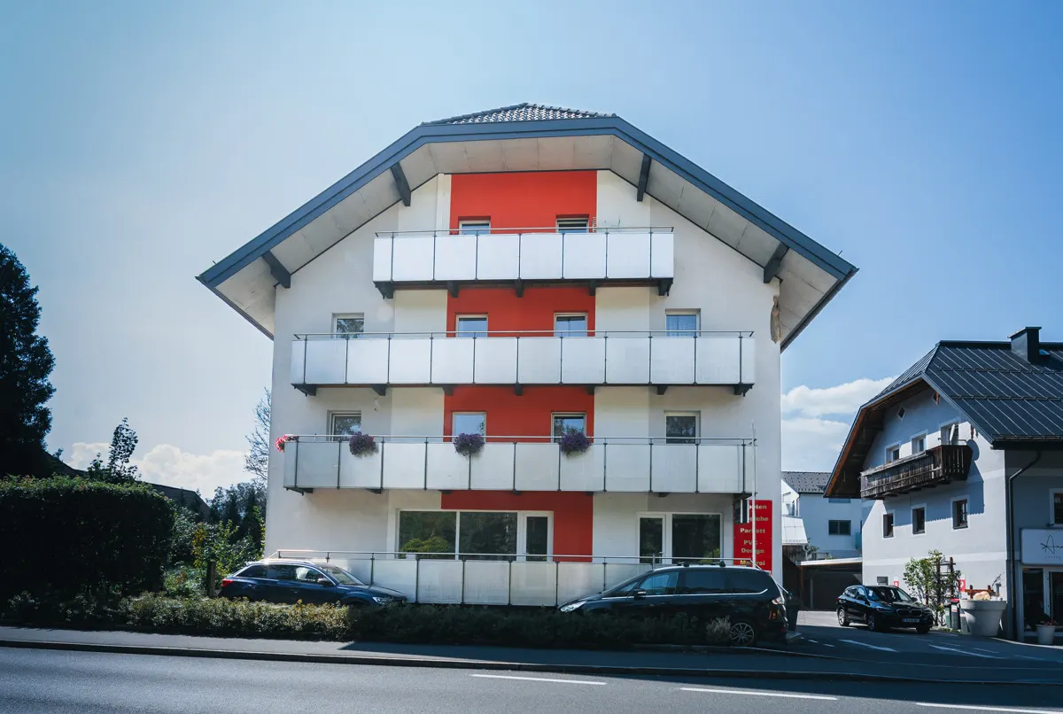 FACETTENREICH - Wohn- und Geschäftshaus in Anif