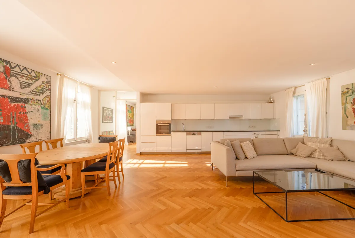 Palais im Andrä: 2-Zimmer-Whg in historischem Haus