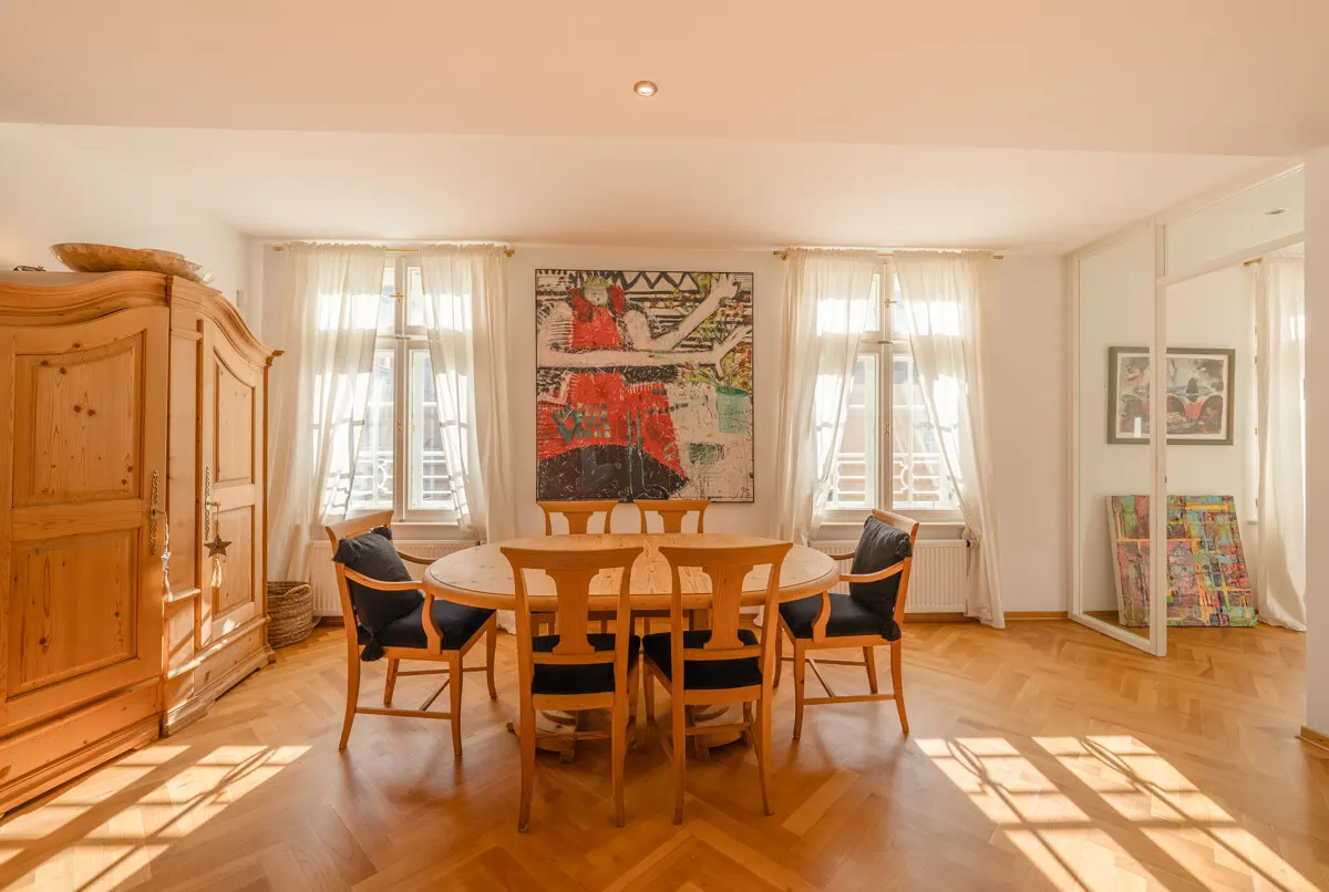 Palais im Andrä: 2-Zimmer-Whg in historischem Haus