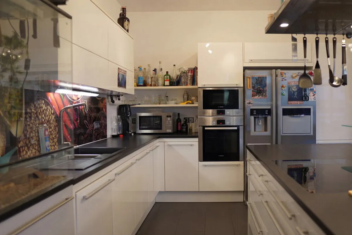 Modernes Einfamilienhaus mit großem Garten, Sauna und Doppelgarage in ruhiger Lage 3