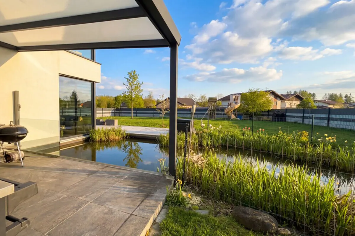 Modernes Einfamilienhaus mit großem Garten, Sauna und Doppelgarage in ruhiger Lage