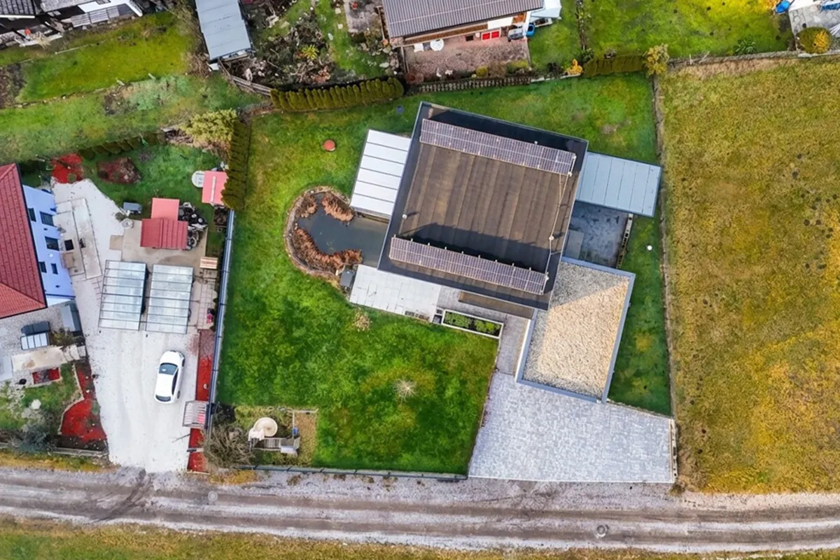 Modernes Einfamilienhaus mit großem Garten, Sauna und Doppelgarage in ruhiger Lage