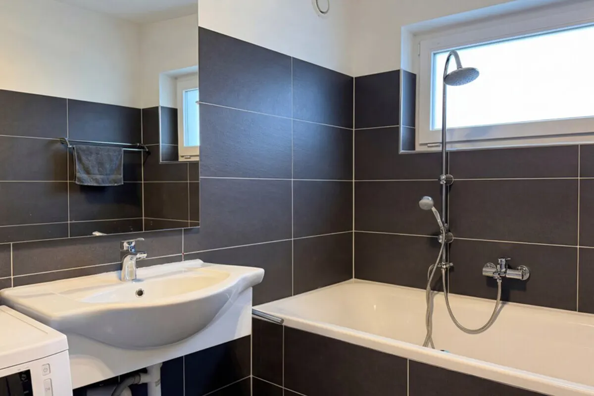 Modernes Einfamilienhaus mit großem Garten, Sauna und Doppelgarage in ruhiger Lage
