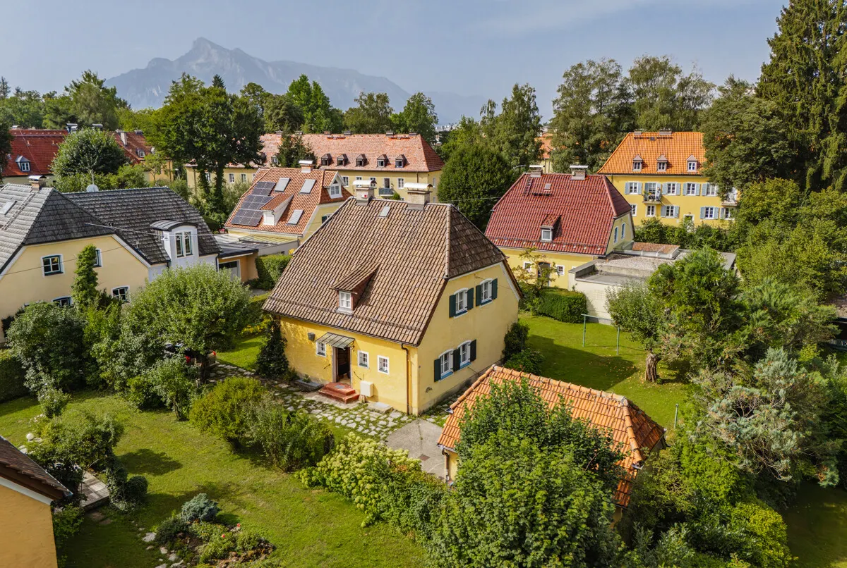 Rarität in Parsch, stilvolles Stadthaus mit privatem Garten