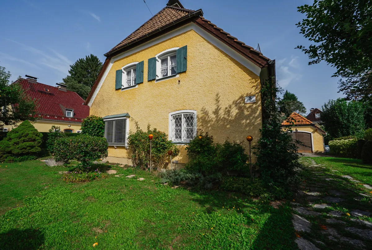 Rarität in Parsch, stilvolles Stadthaus mit privatem Garten