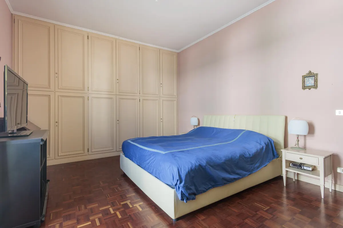 Großzügige Dachgeschosswohnung mit Meerblick, Terrasse & privater Garage