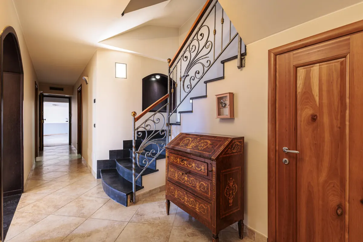 Prächtige Villa inmitten von Grün mit Swimmingpool und Meerblick in Sanremo