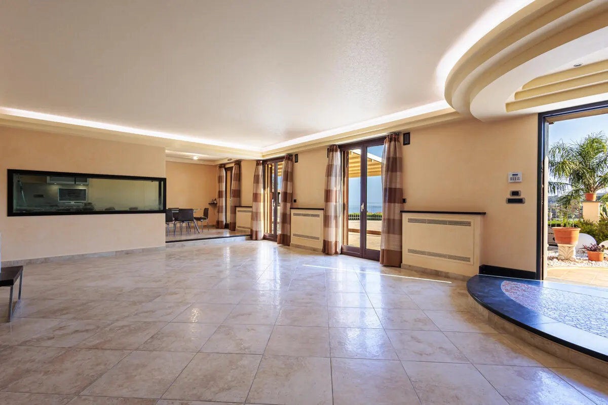 Prächtige Villa inmitten von Grün mit Swimmingpool und Meerblick in Sanremo