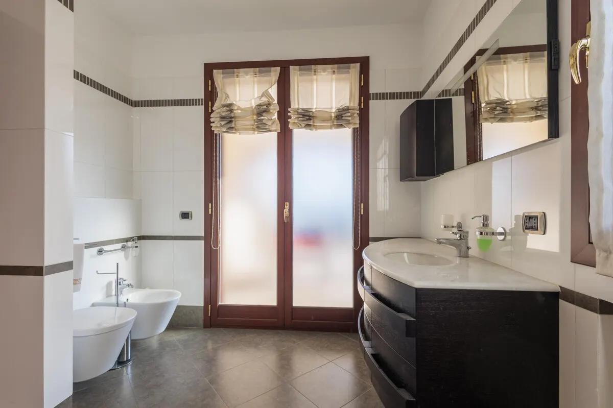 Prächtige Villa inmitten von Grün mit Swimmingpool und Meerblick in Sanremo