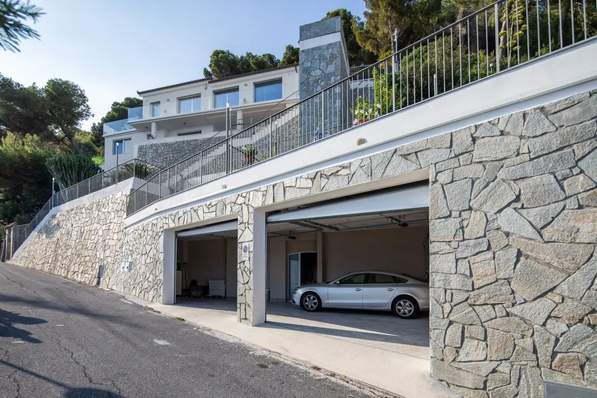 Wunderschöne zeitgenössische Villa in Andora - ITA