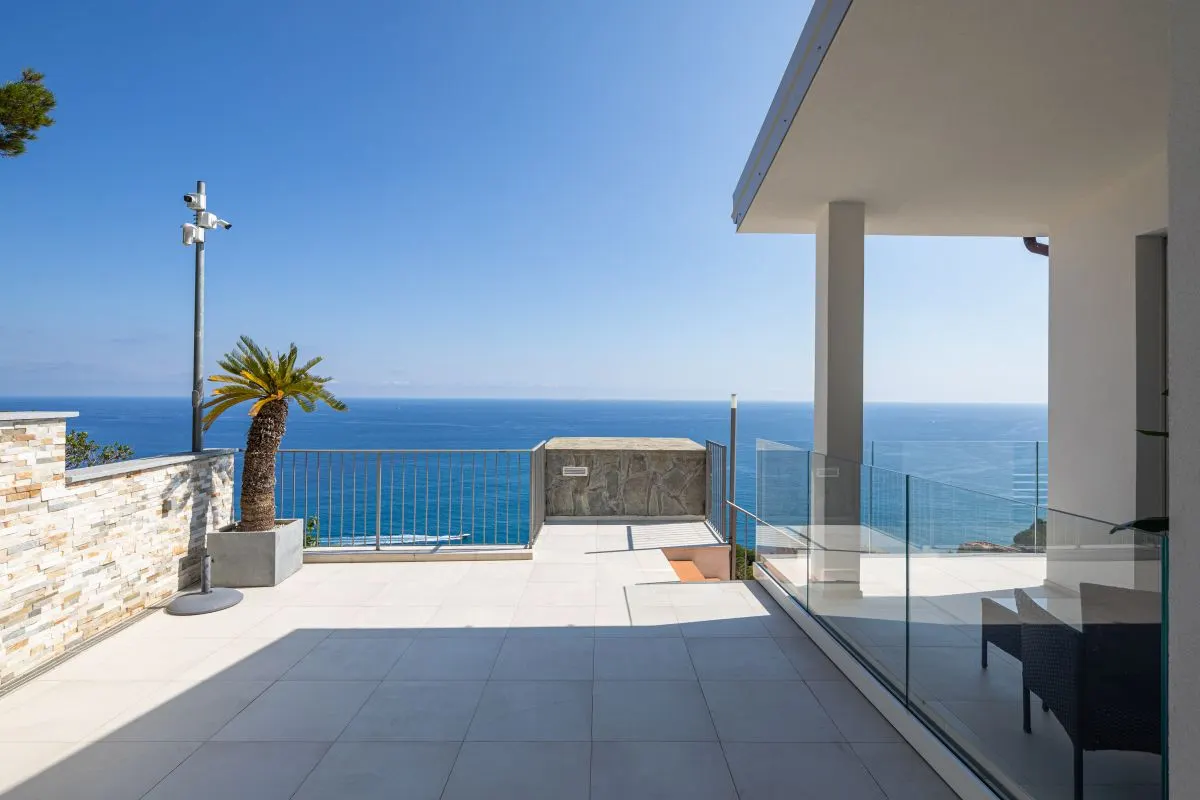 Wunderschöne zeitgenössische Villa in Andora - ITA