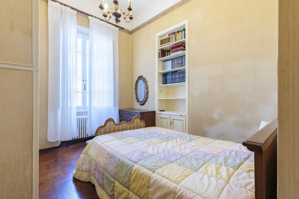 Exklusive Wohnung in historischer Villa mit Privatgarten und Meerblick