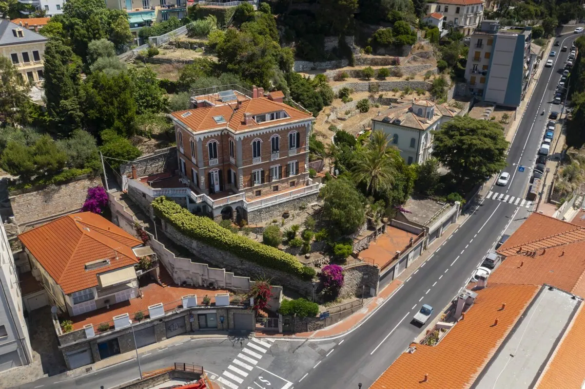 Exklusive Wohnung in historischer Villa mit Privatgarten und Meerblick 3