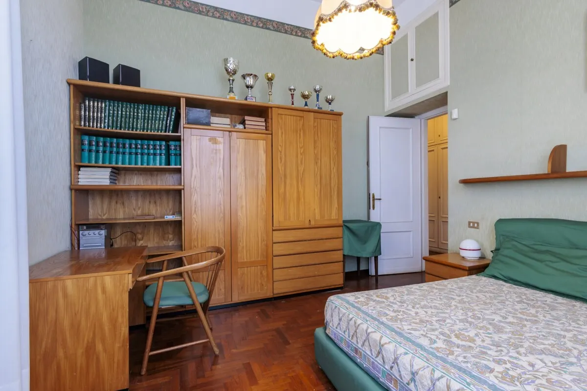 Exklusive Wohnung in historischer Villa mit Privatgarten und Meerblick