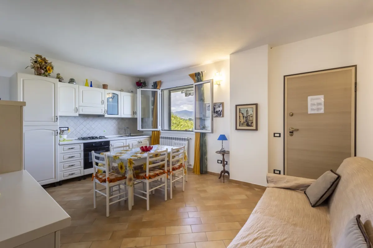 Villa mit großem Pool und Meerblick in Imperia