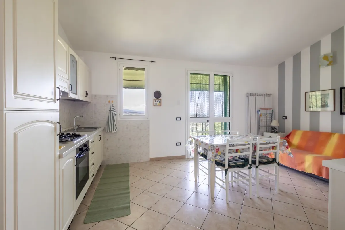 Villa mit großem Pool und Meerblick in Imperia