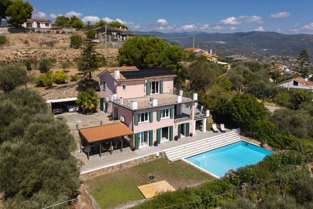 Wunderschöne Villa mit spektakulärem Meerblick 1