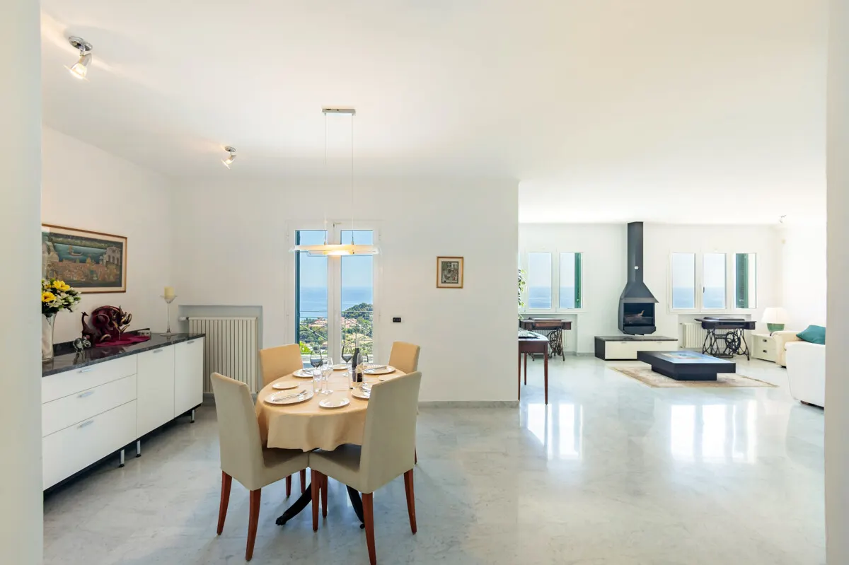 Wunderschöne Villa mit spektakulärem Meerblick