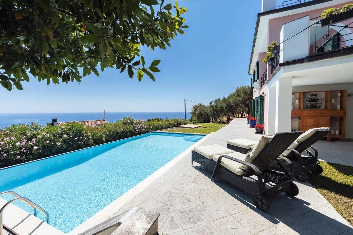 Wunderschöne Villa mit spektakulärem Meerblick 3