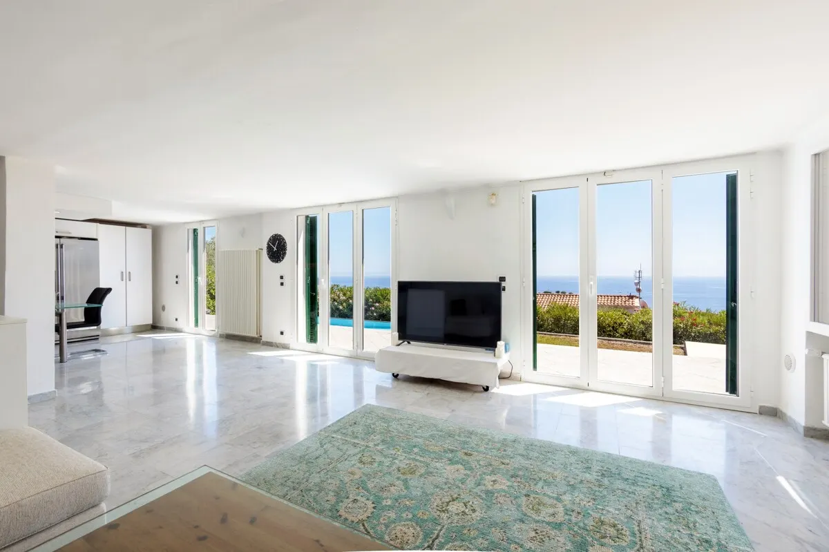 Wunderschöne Villa mit spektakulärem Meerblick