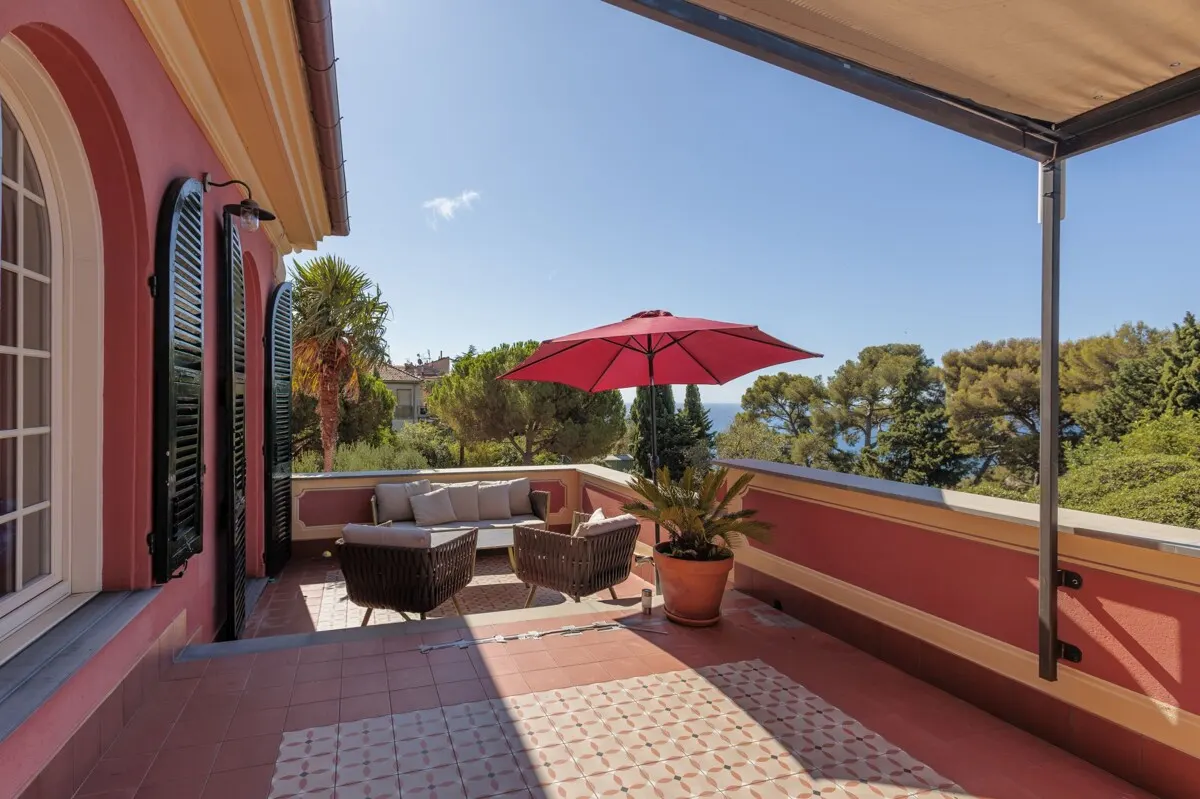 Prestigeträchtige historische Villa mit privatem Park und Meerblick