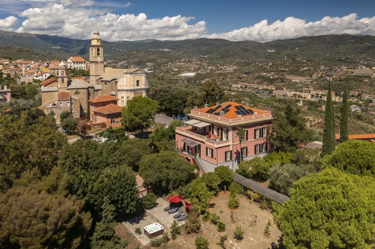 Prestigeträchtige historische Villa mit privatem Park und Meerblick 2