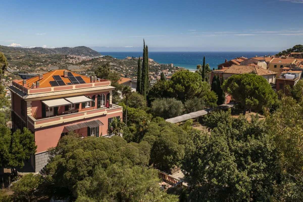 Prestigeträchtige historische Villa mit privatem Park und Meerblick