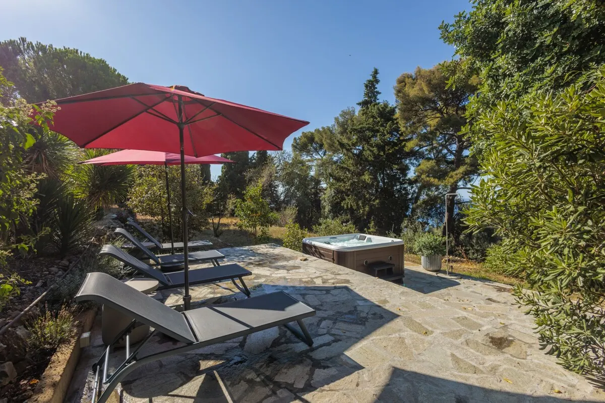 Prestigeträchtige historische Villa mit privatem Park und Meerblick 3