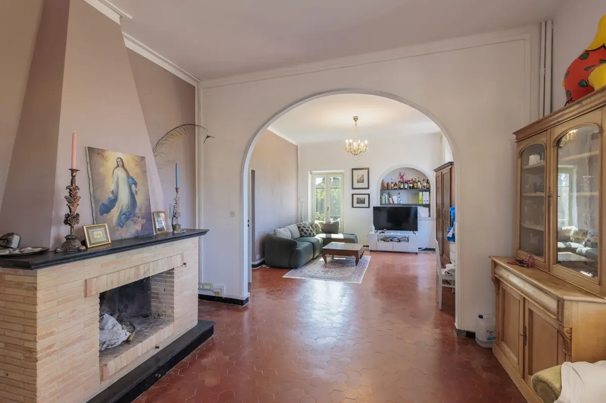 Prestigeträchtige historische Villa mit privatem Park und Meerblick