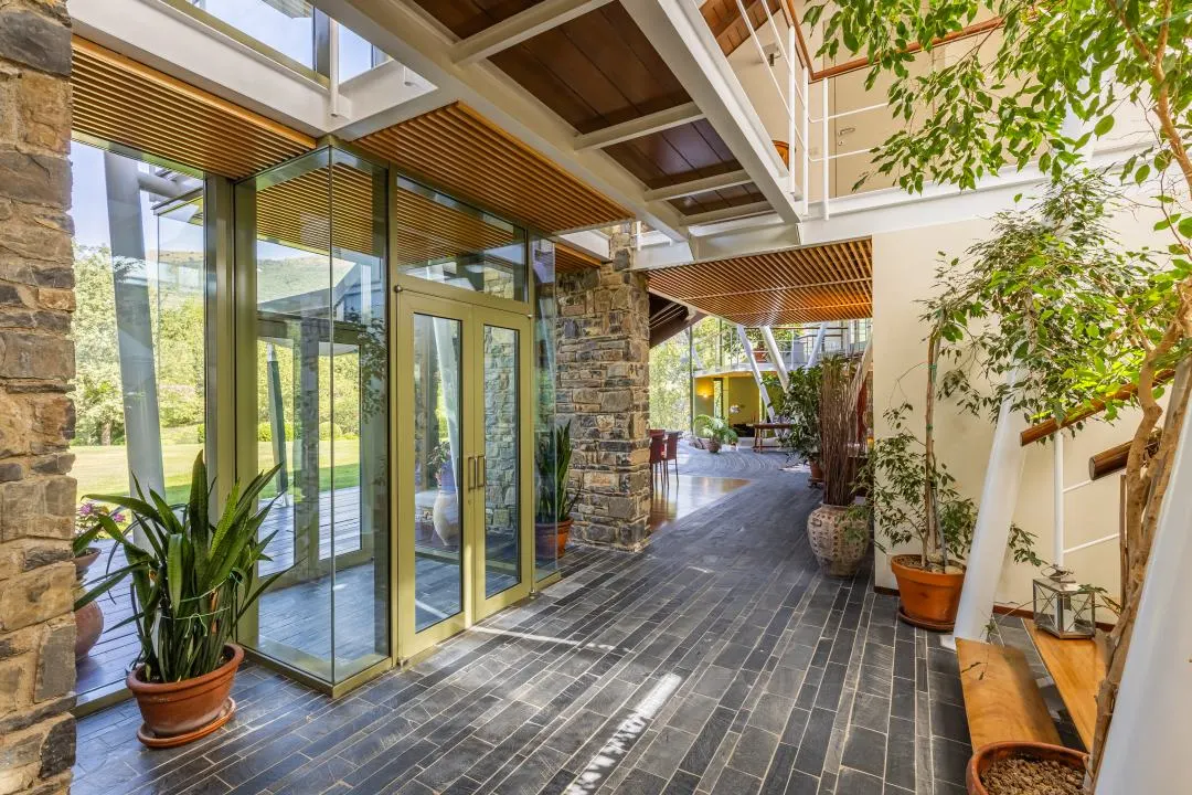 Exklusive Villa mit großem Privatpark in Borgomaro