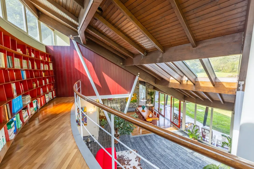 Exklusive Villa mit großem Privatpark in Borgomaro