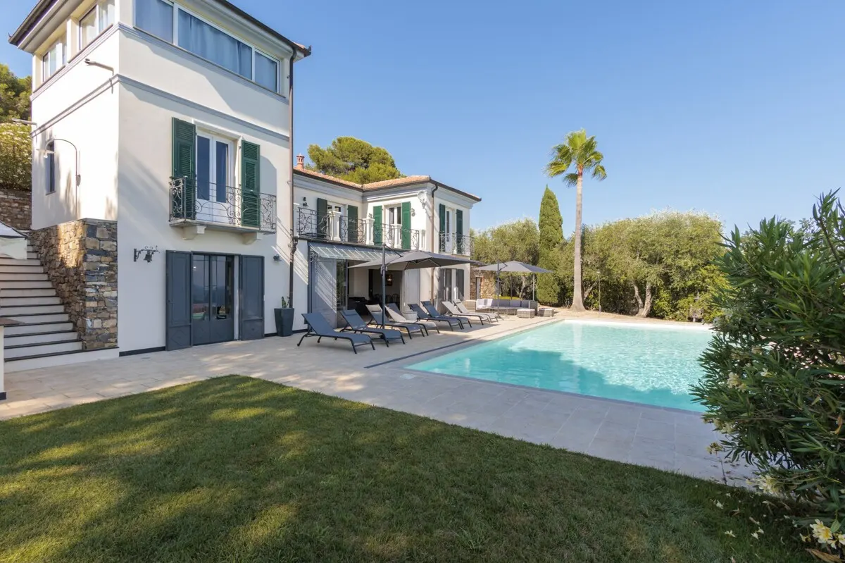Elegante Villa mit Pool, privatem Olivenhain und atemberaubendem Meerblick 2