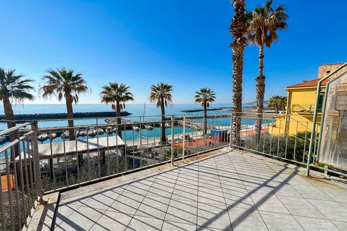 Strandnahes Stadthaus in Riva Ligure