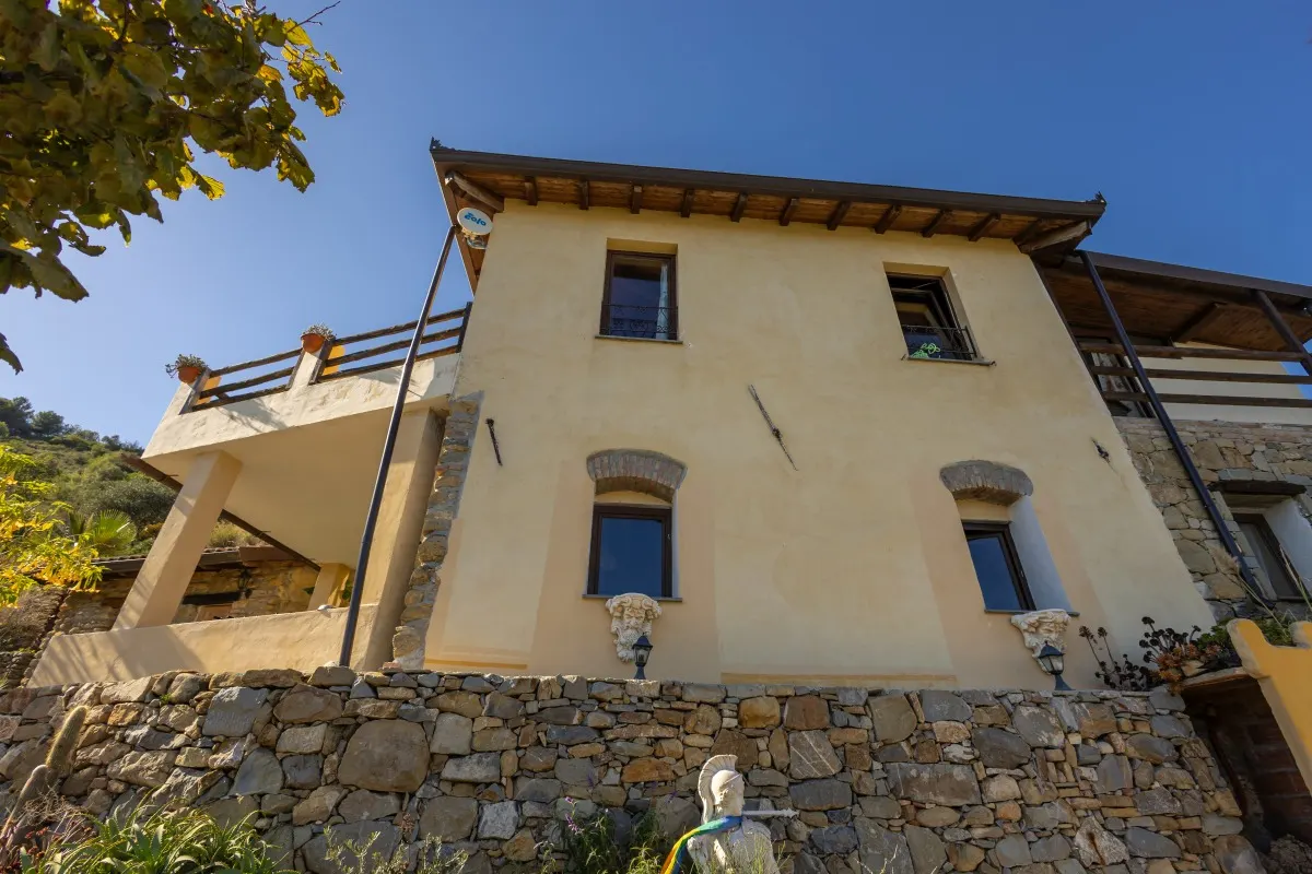 Charmantes Haus in Arma di Taggia 1