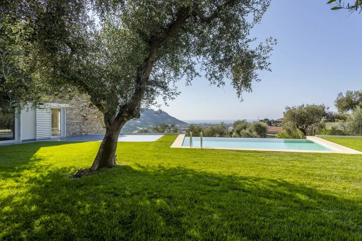 Spektakuläre moderne Villa mit wunderschönem Privatpool & eindrucksvollem Panoramablick
