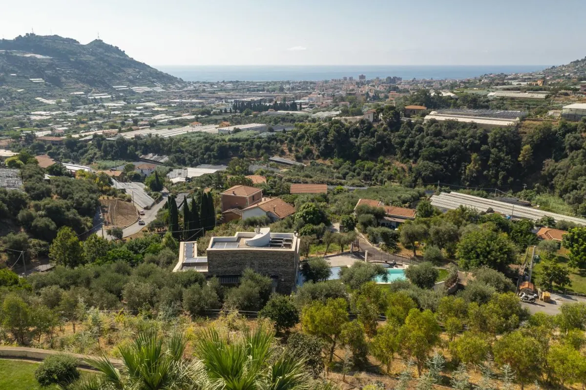 Spektakuläre moderne Villa mit wunderschönem Privatpool & eindrucksvollem Panoramablick 3