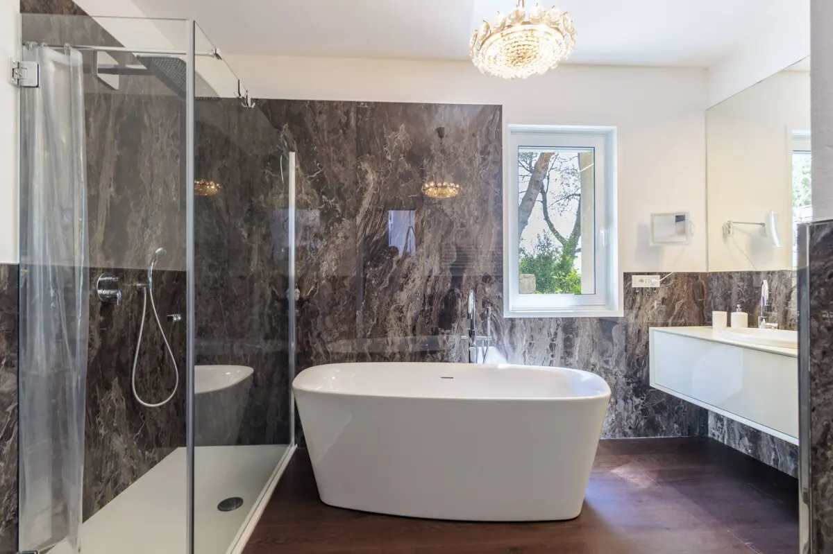 Beeindruckende Designer Villa mit Infinity Pool und Panoramablick in Cipressa
