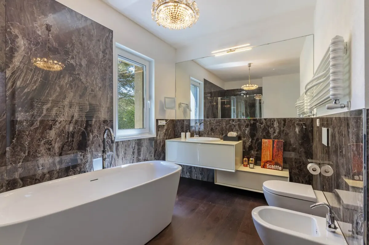 Beeindruckende Designer Villa mit Infinity Pool und Panoramablick in Cipressa