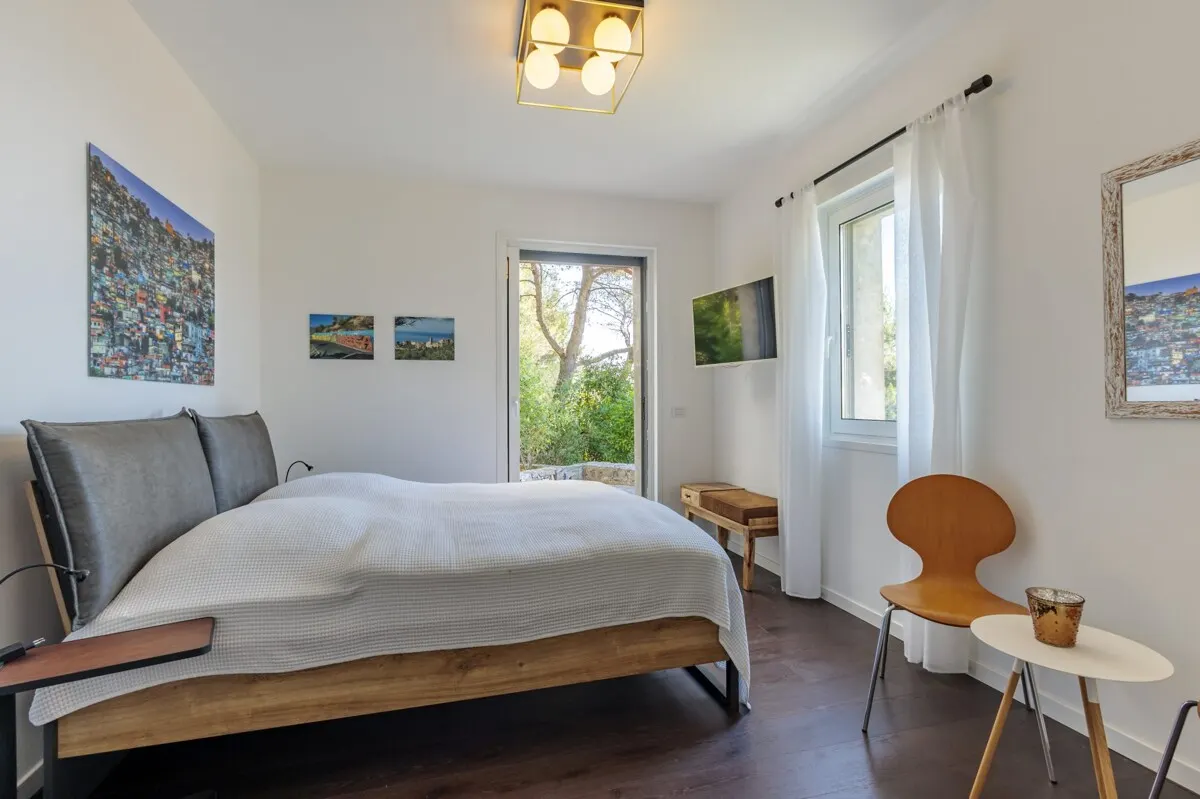 Beeindruckende Designer Villa mit Infinity Pool und Panoramablick in Cipressa