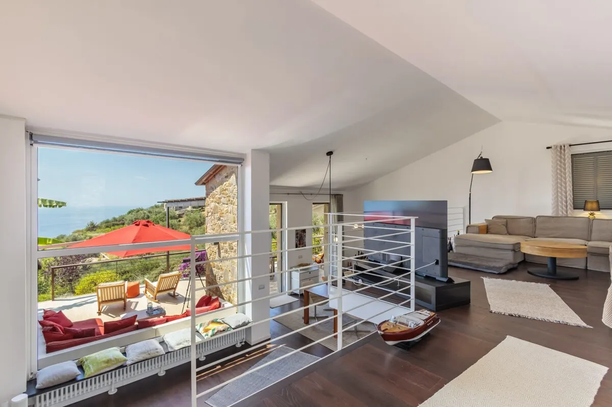 Beeindruckende Designer Villa mit Infinity Pool und Panoramablick in Cipressa