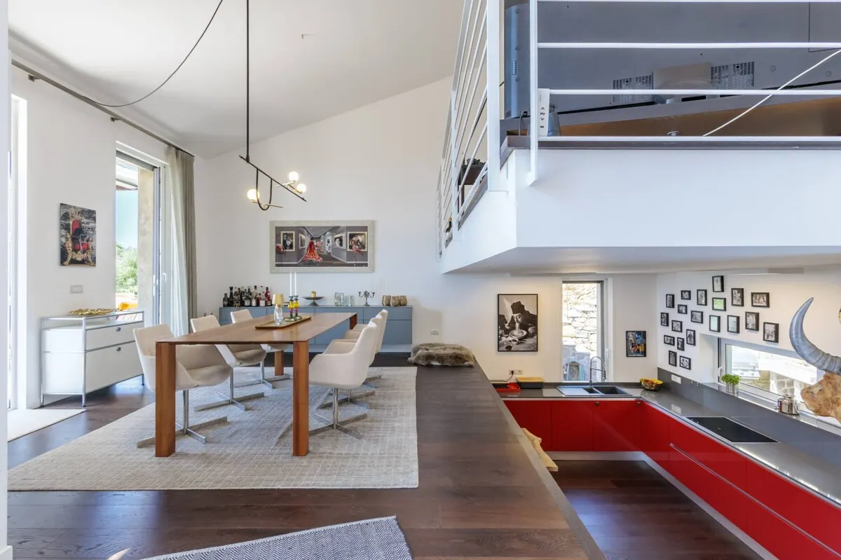 Beeindruckende Designer Villa mit Infinity Pool und Panoramablick in Cipressa