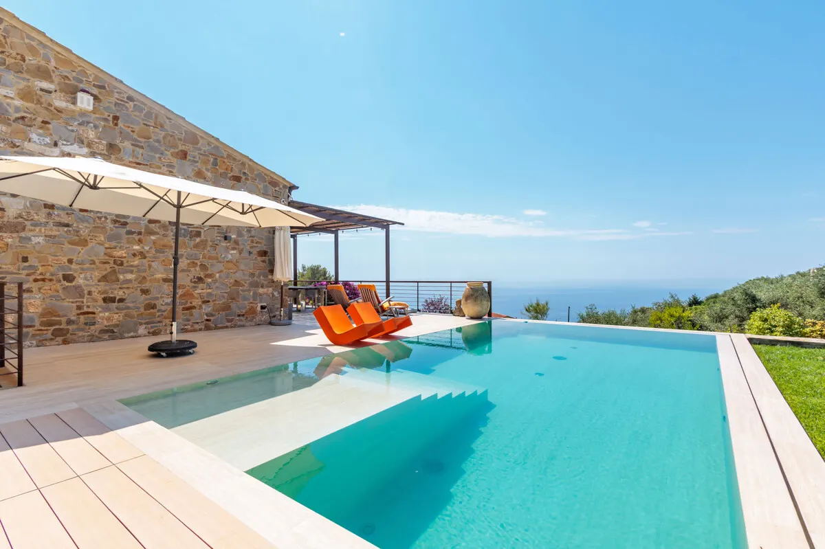 Beeindruckende Designer Villa mit Infinity Pool und Panoramablick in Cipressa