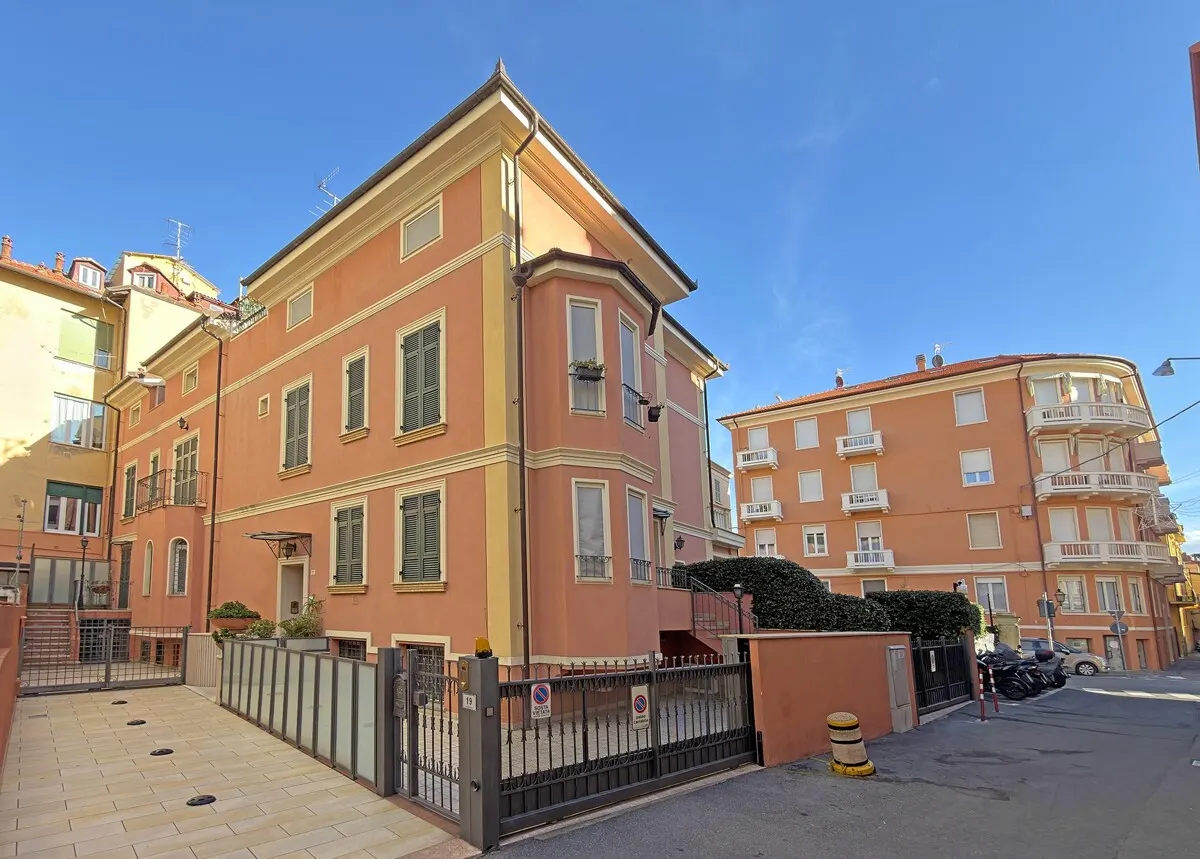 Wohnung mit Parkplatz in Alassio 2